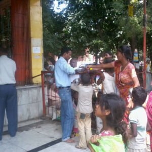 Fruit_and_Sweet_distribution_to_street_children_1_(2)