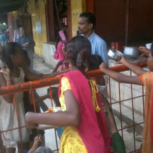 Fruit_and_Sweet_distribution_to_street_children_1_(3)