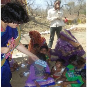 food-cloth-distribution12