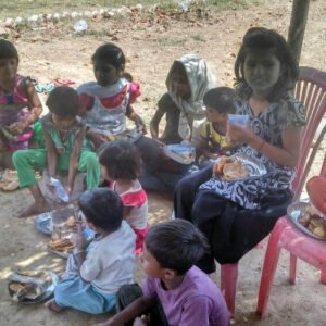 food-cloth-distribution4