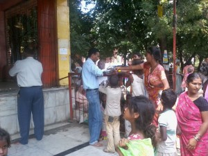 Fruit and Sweet distribution to street children 1 (2) 